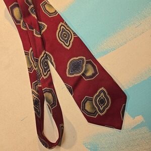 VTG Oliver Hunt Silk Tie 3.5x59 Red Geometric Medallion Hand‎ Fashioned Made USA